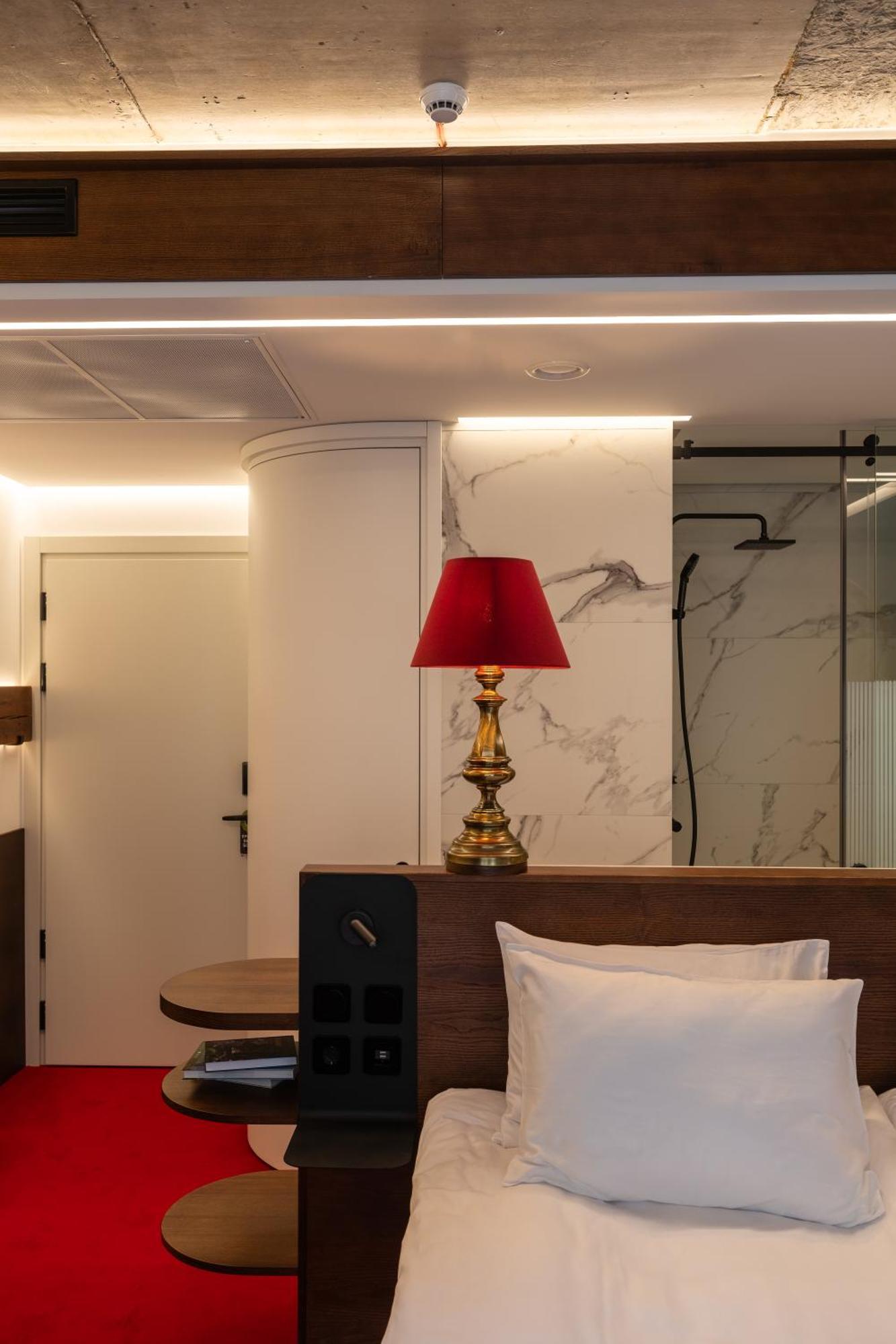 !Fest Hotel Rynok Square Лвив Екстериор снимка